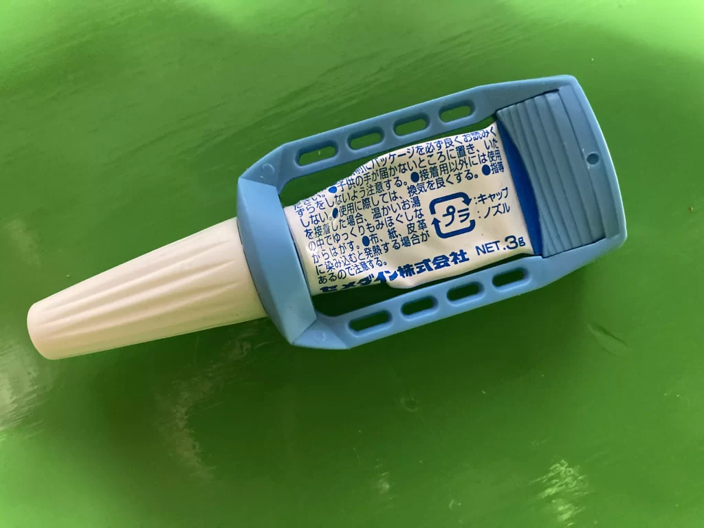 100均瞬間接着剤1