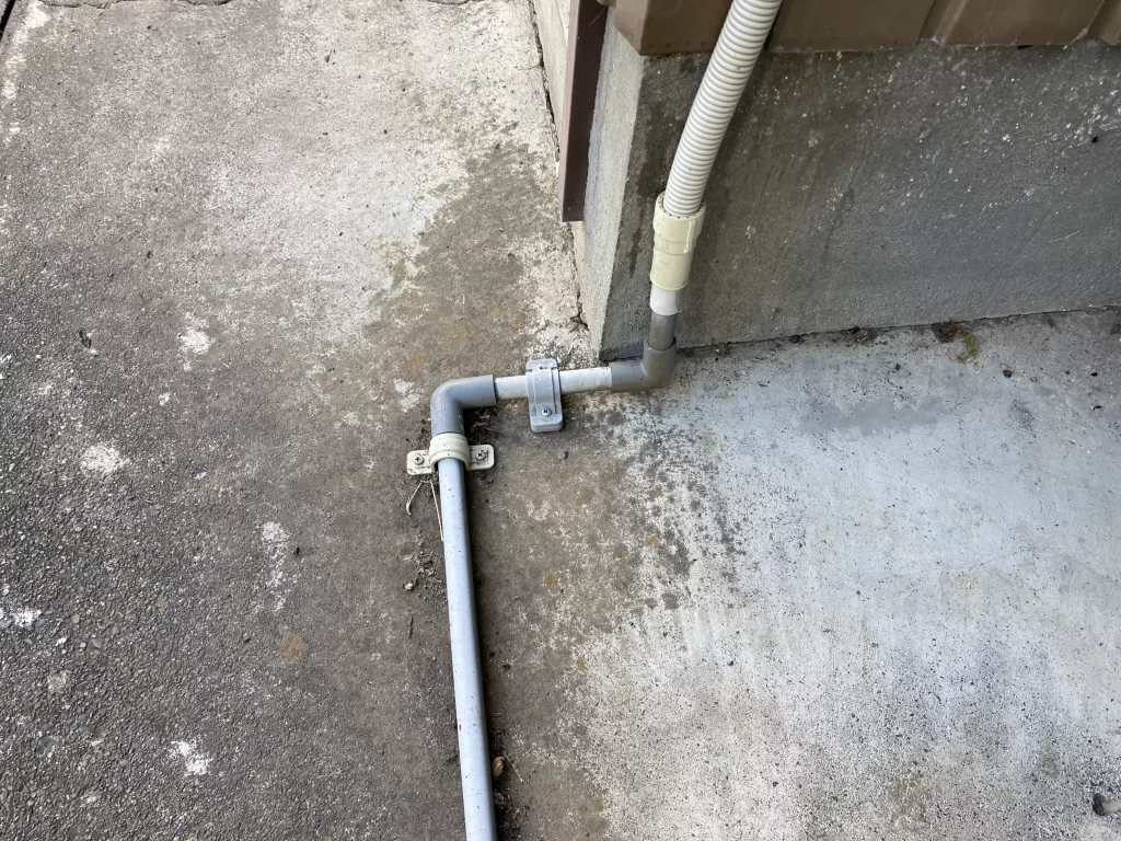 ダイソー配線カバー曲がり