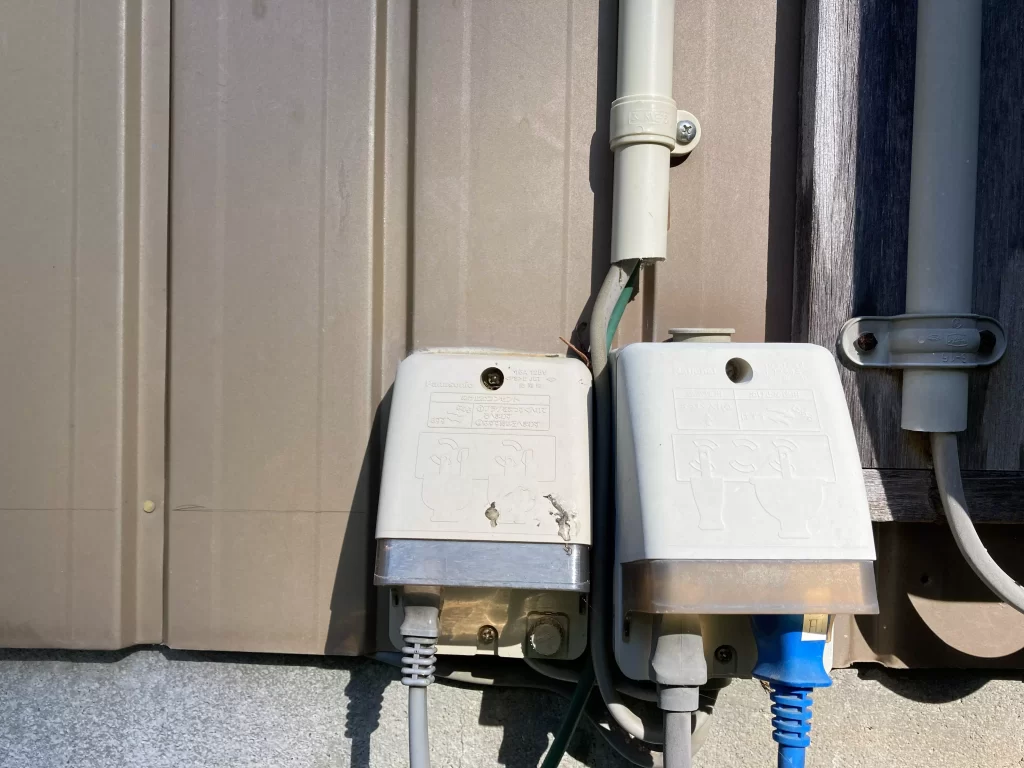 ダイソー配線カバー曲がり3