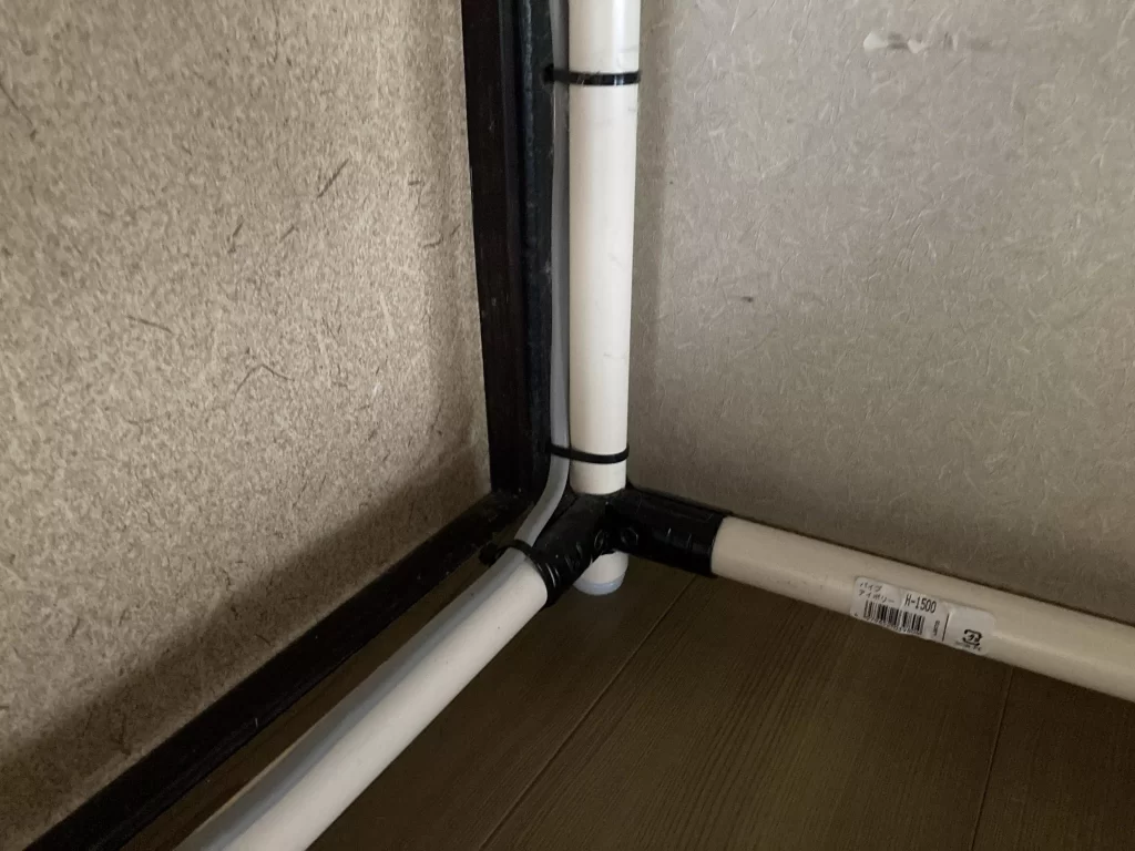 ダイソー配線カバー曲がり2